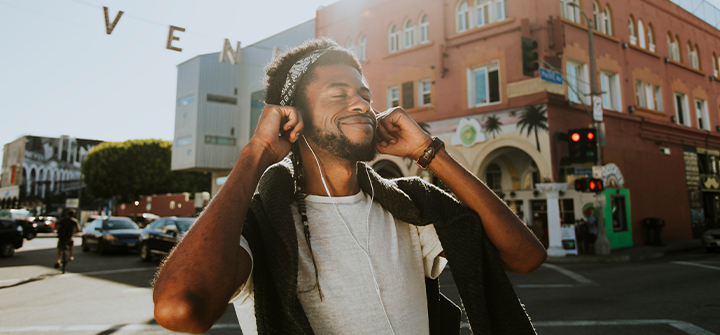 Uma playlist de companhia para quem viaja sozinho