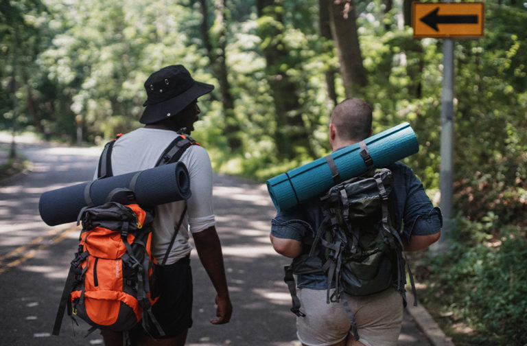 As 4 principais diferenças entre mochileiros e turistas